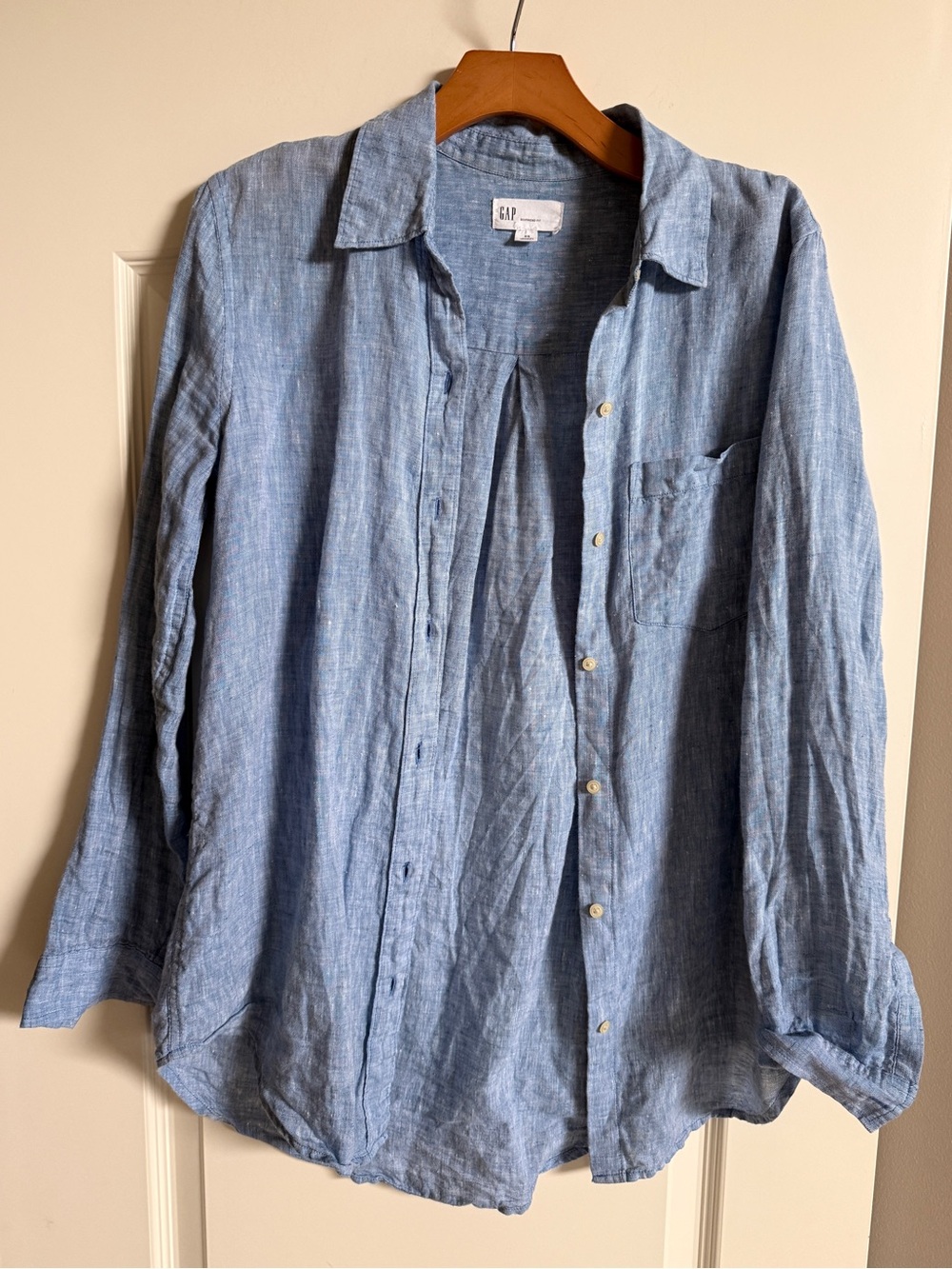 GAP Women’s light Blue Linen Button-Up Shirt